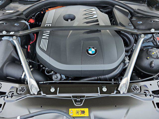 New 2025 BMW 750e xDrive w/ Premium Package image 31