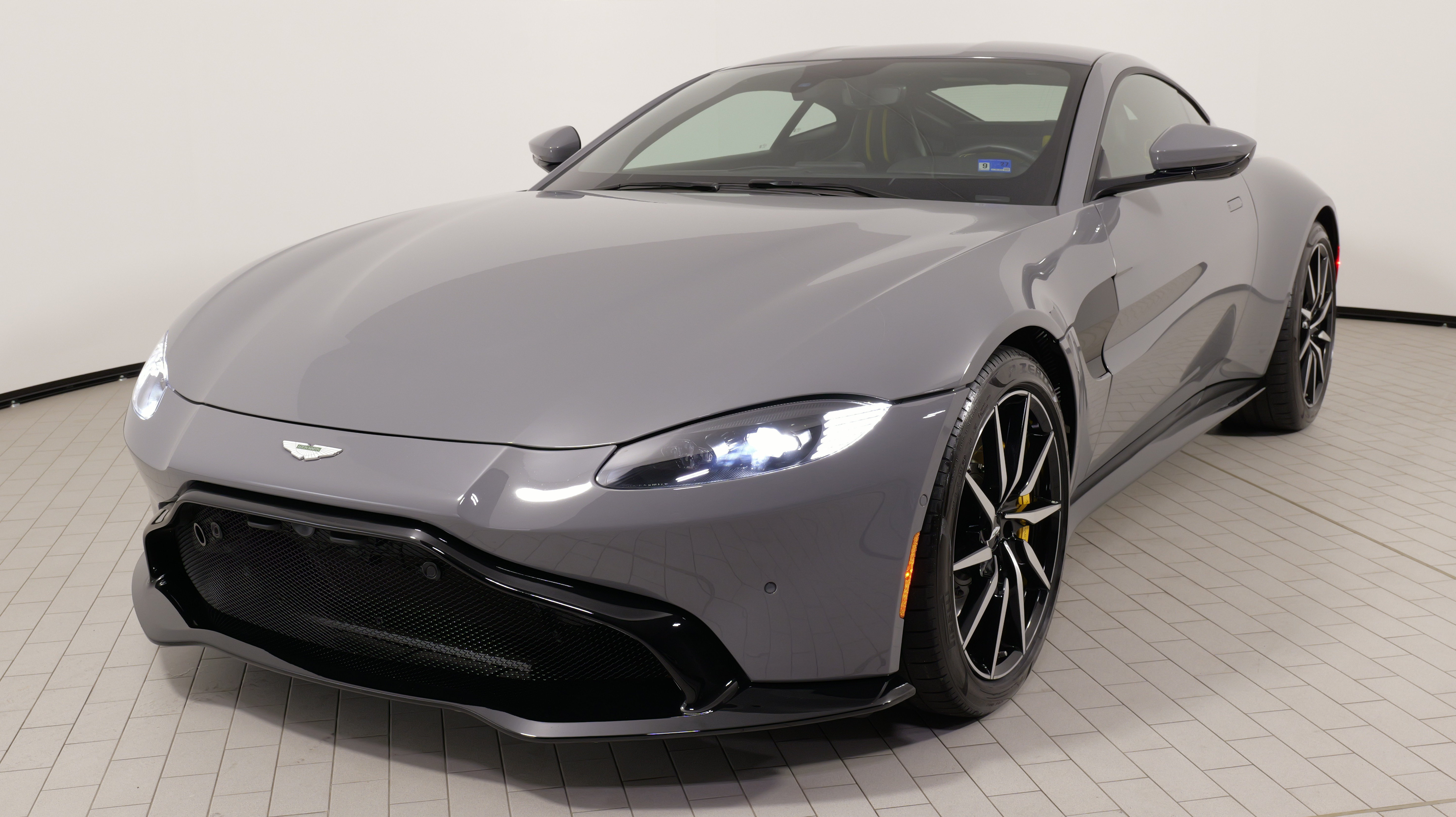 Used 2019 Aston Martin V8 Vantage Coupe RWD image 5