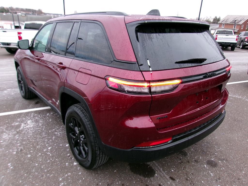 Certified 2024 Jeep Grand Cherokee Altitude image 3