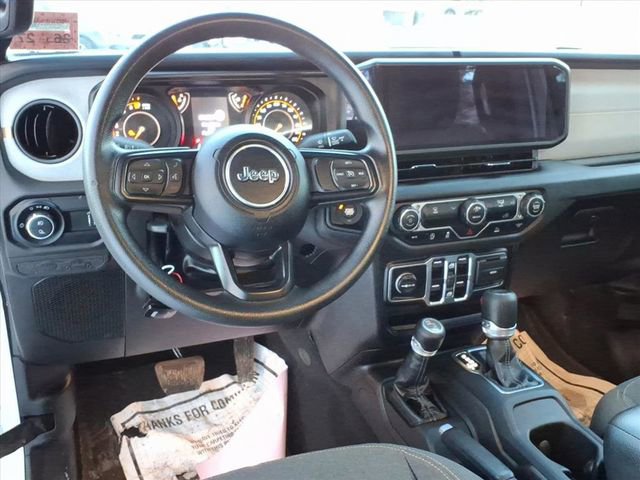 Used 2025 Jeep Gladiator Sport image 11