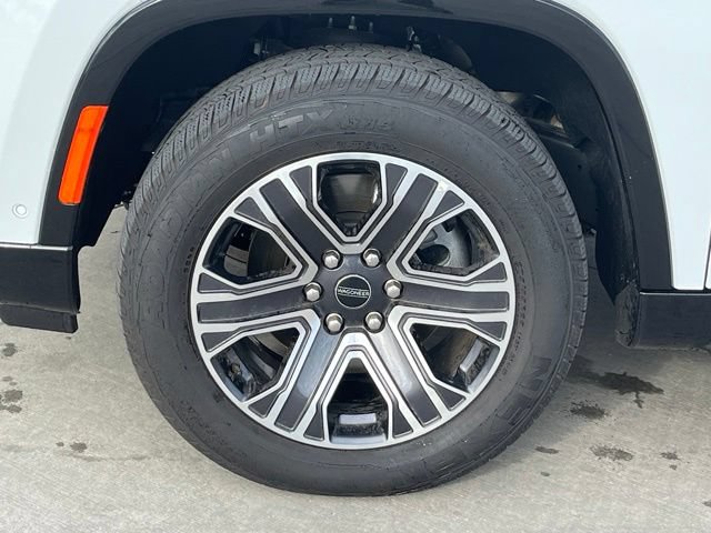 Used 2025 Jeep Wagoneer 4WD image 5
