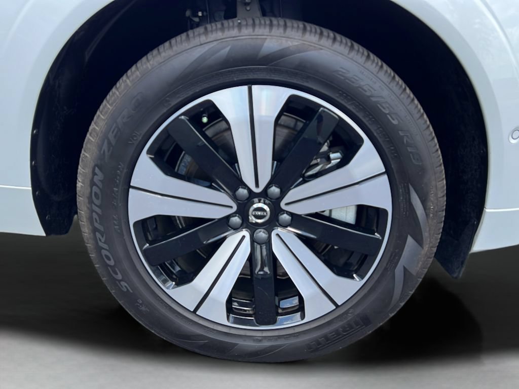 Certified 2024 Volvo XC60 T8 Plus w/ Climate Package AWD/4WD image 10