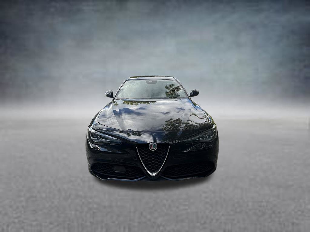 Used 2022 Alfa Romeo Giulia Ti RWD image 2
