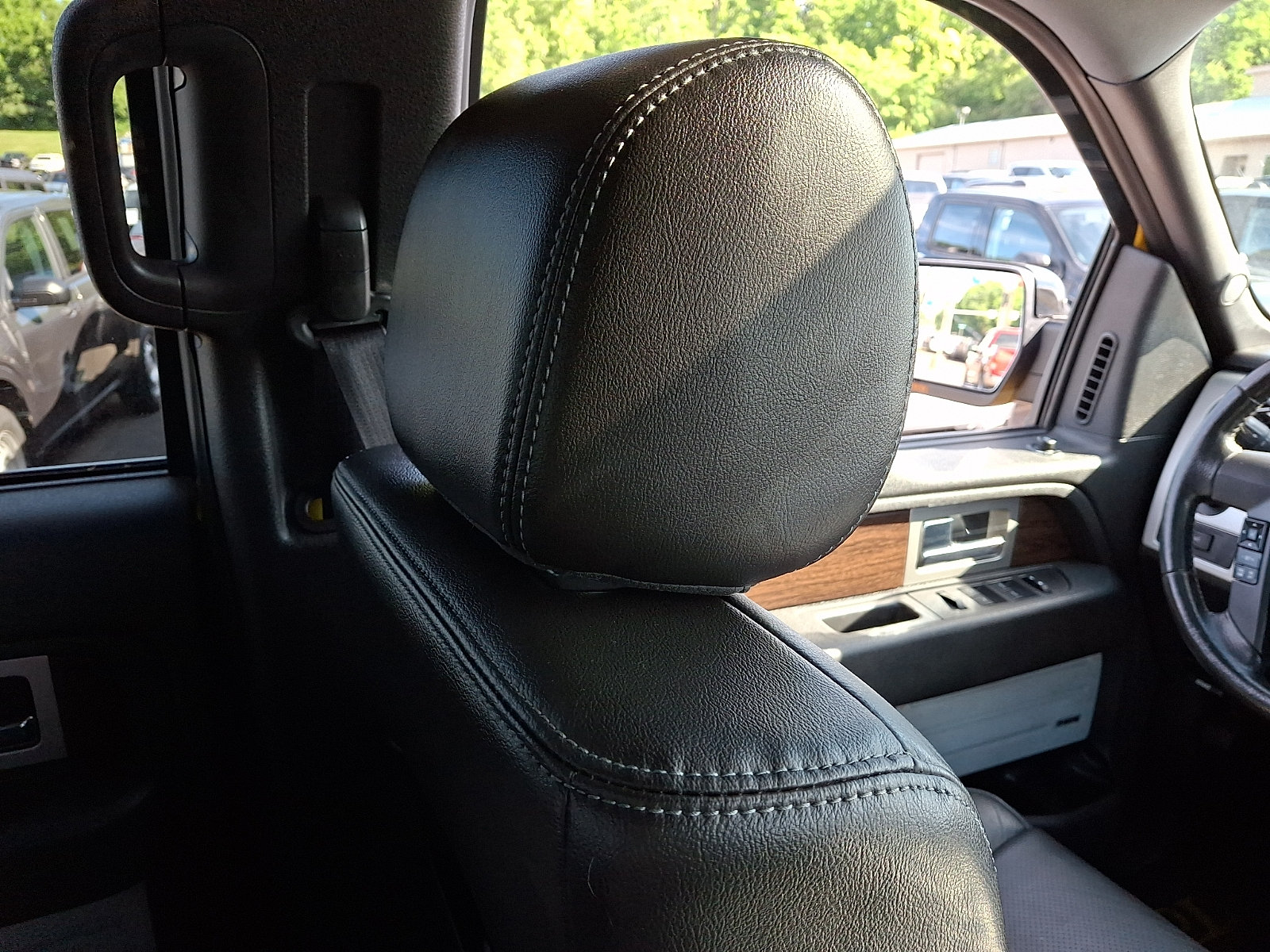 Used 2014 Ford F150 Lariat w/ Equipment Group 502A Luxury AWD/4WD image 13