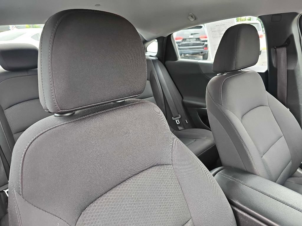 Used 2017 Chevrolet Malibu LT image 65