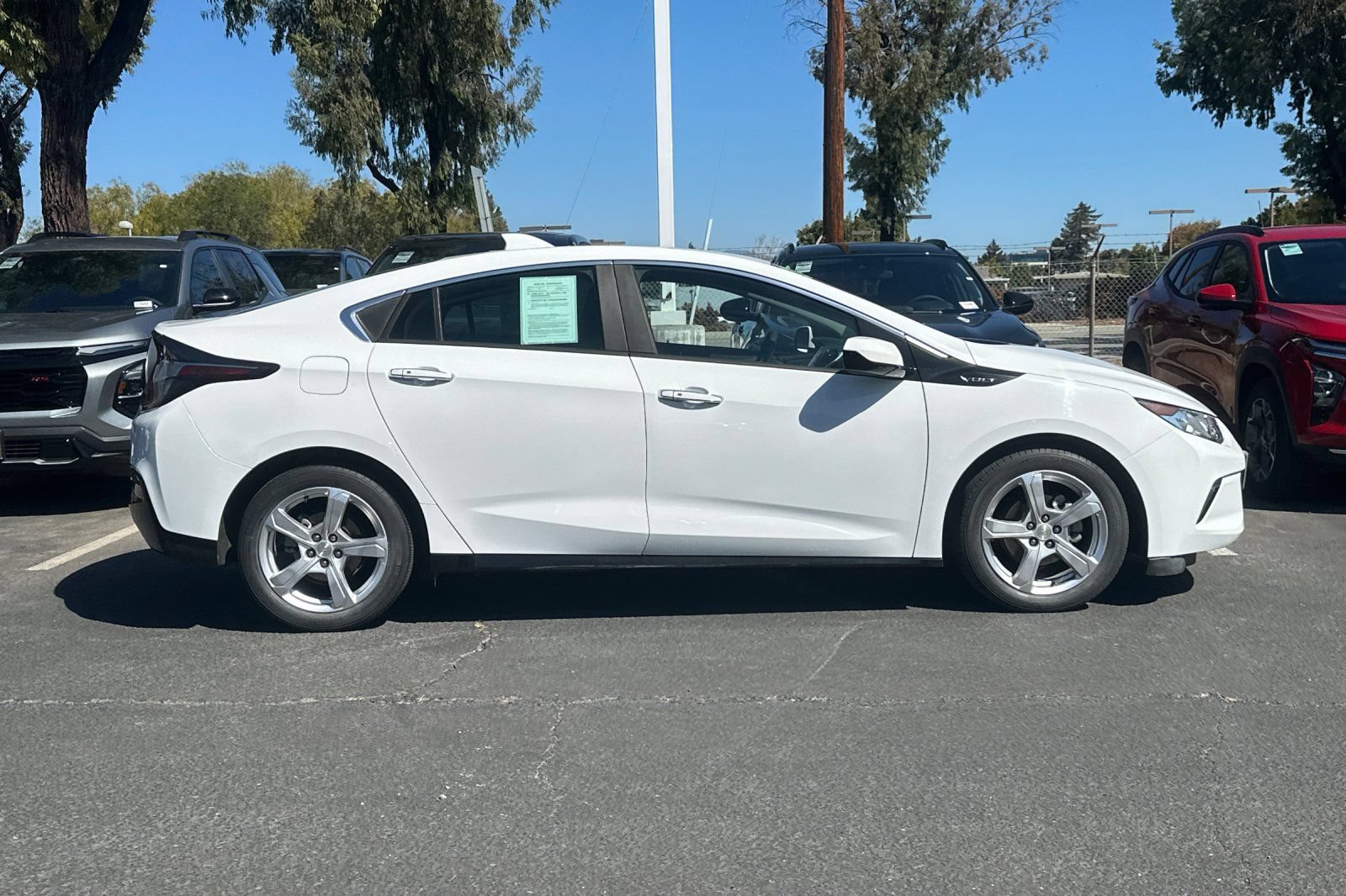Used 2018 Chevrolet Volt LT FWD image 4