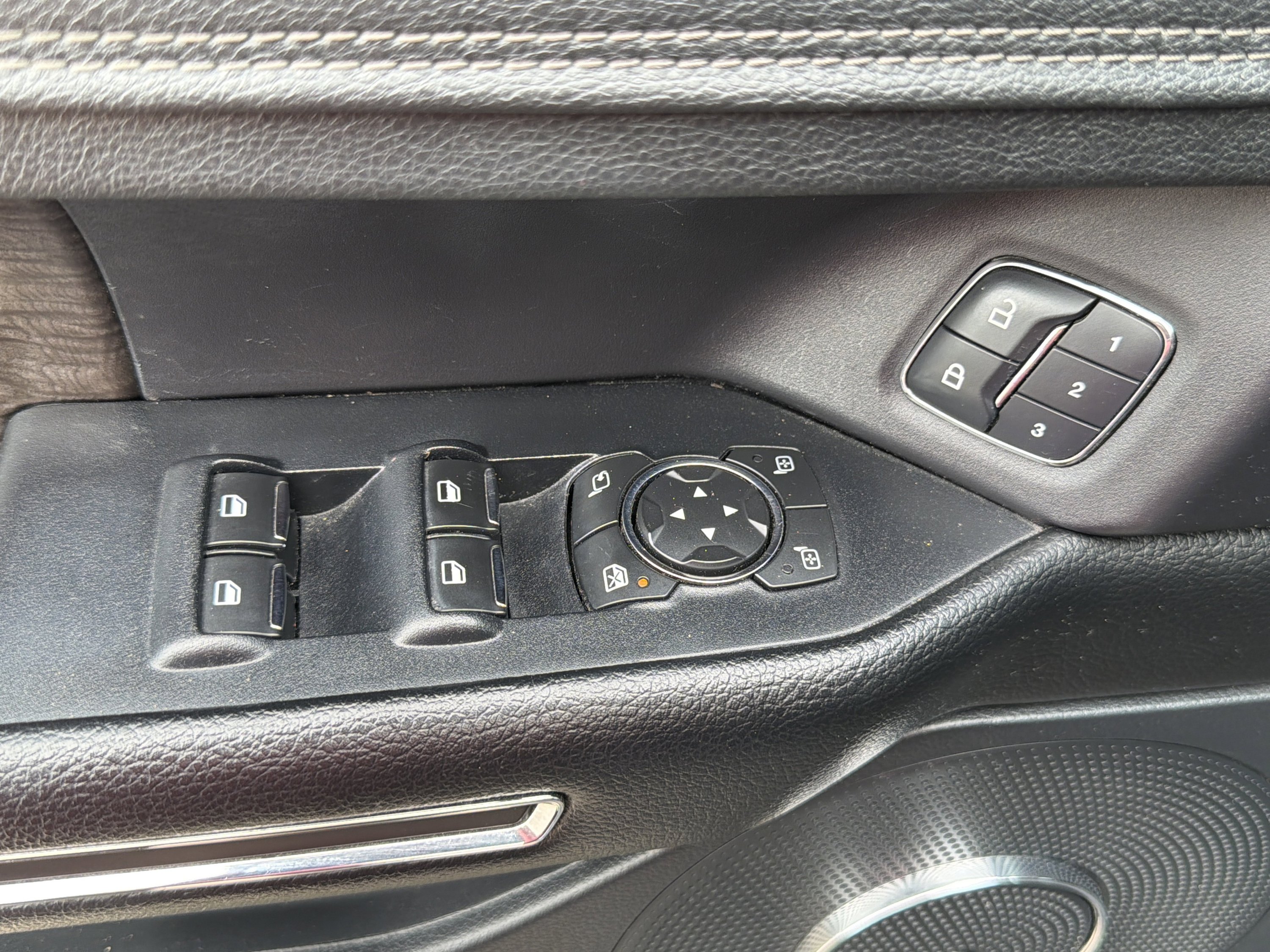 Used 2018 Ford Expedition Limited w/ Equipment Group 301A RWD image 19