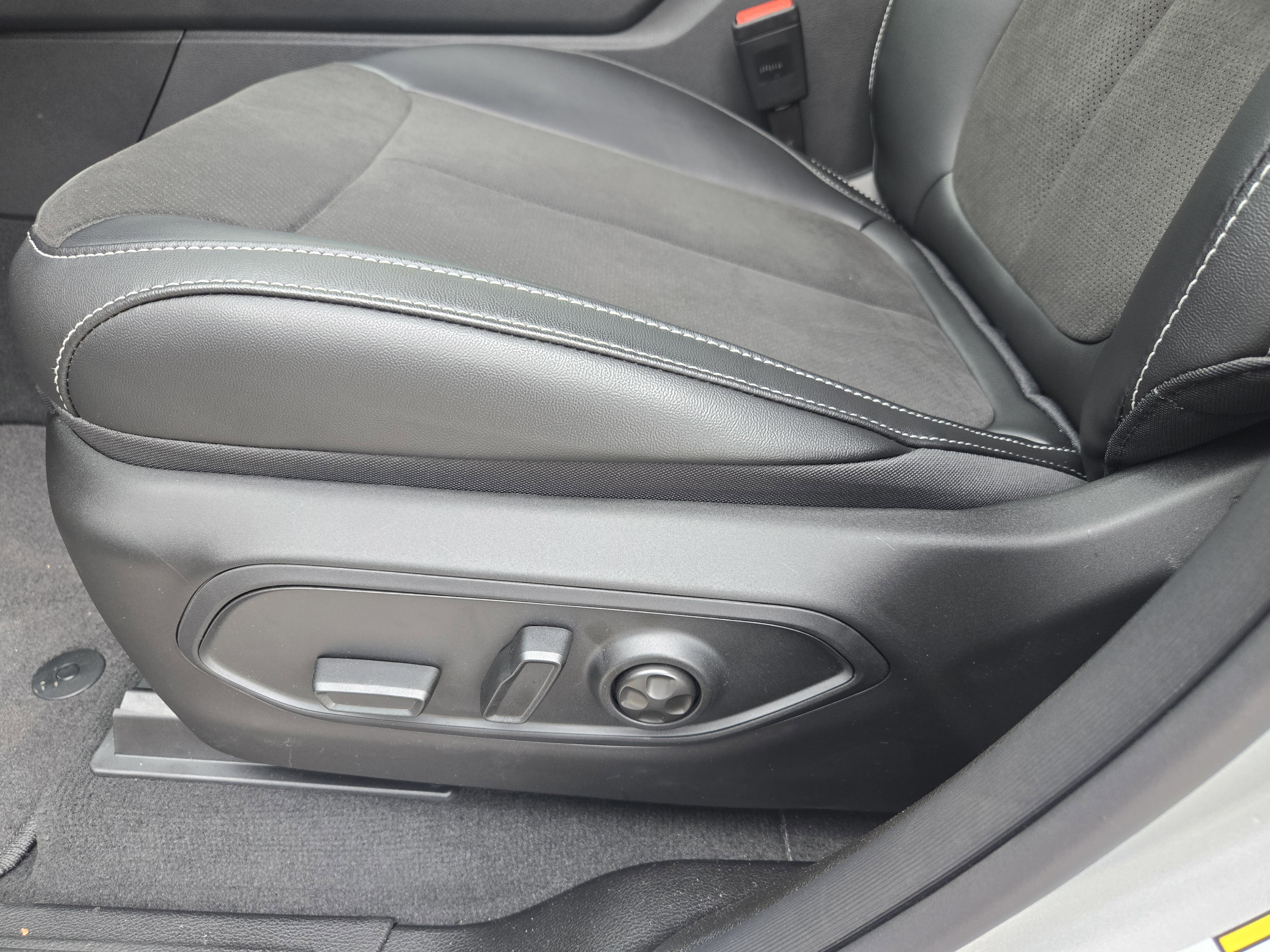 New 2026 Jeep Grand Cherokee Altitude image 18