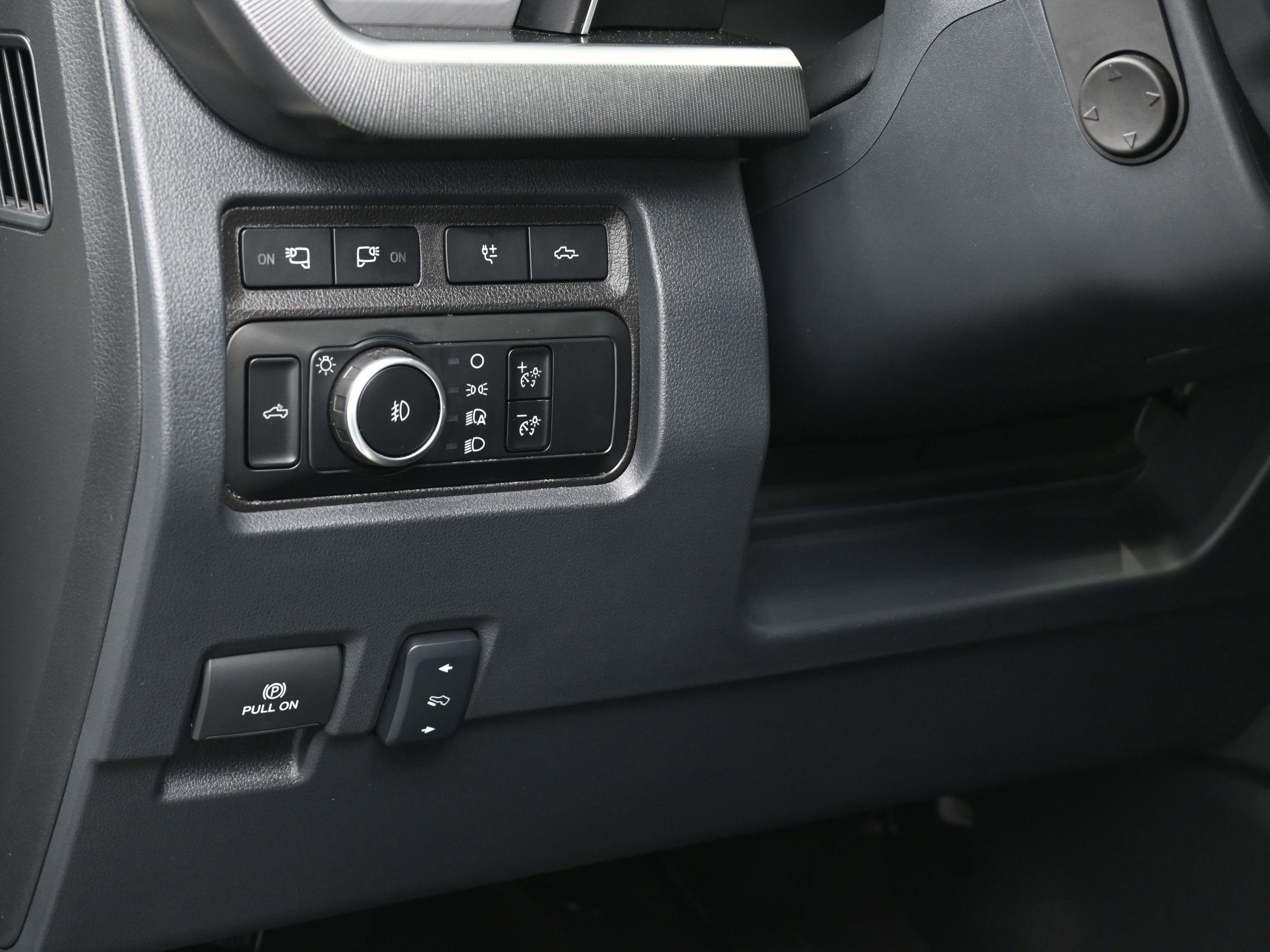 Used 2024 Ford F250 Platinum w/ Tremor Off-Road Package image 23