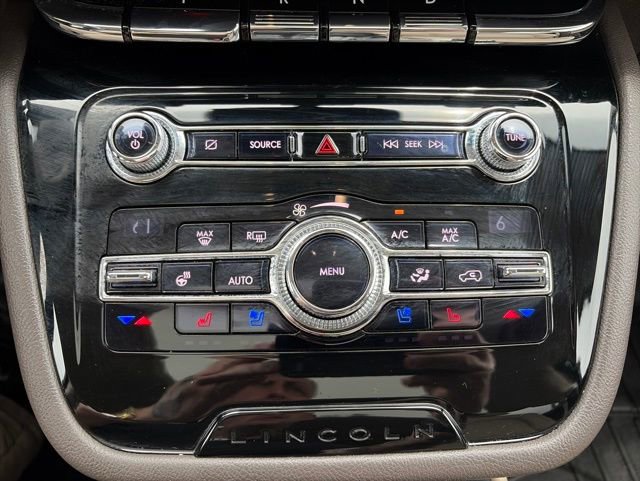 Used 2020 Lincoln Corsair FWD w/ Premium Package image 18