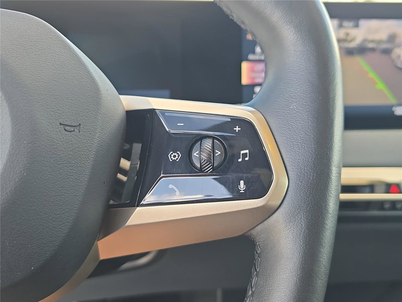 Used 2023 BMW iX xDrive50 w/ Sport Package image 21