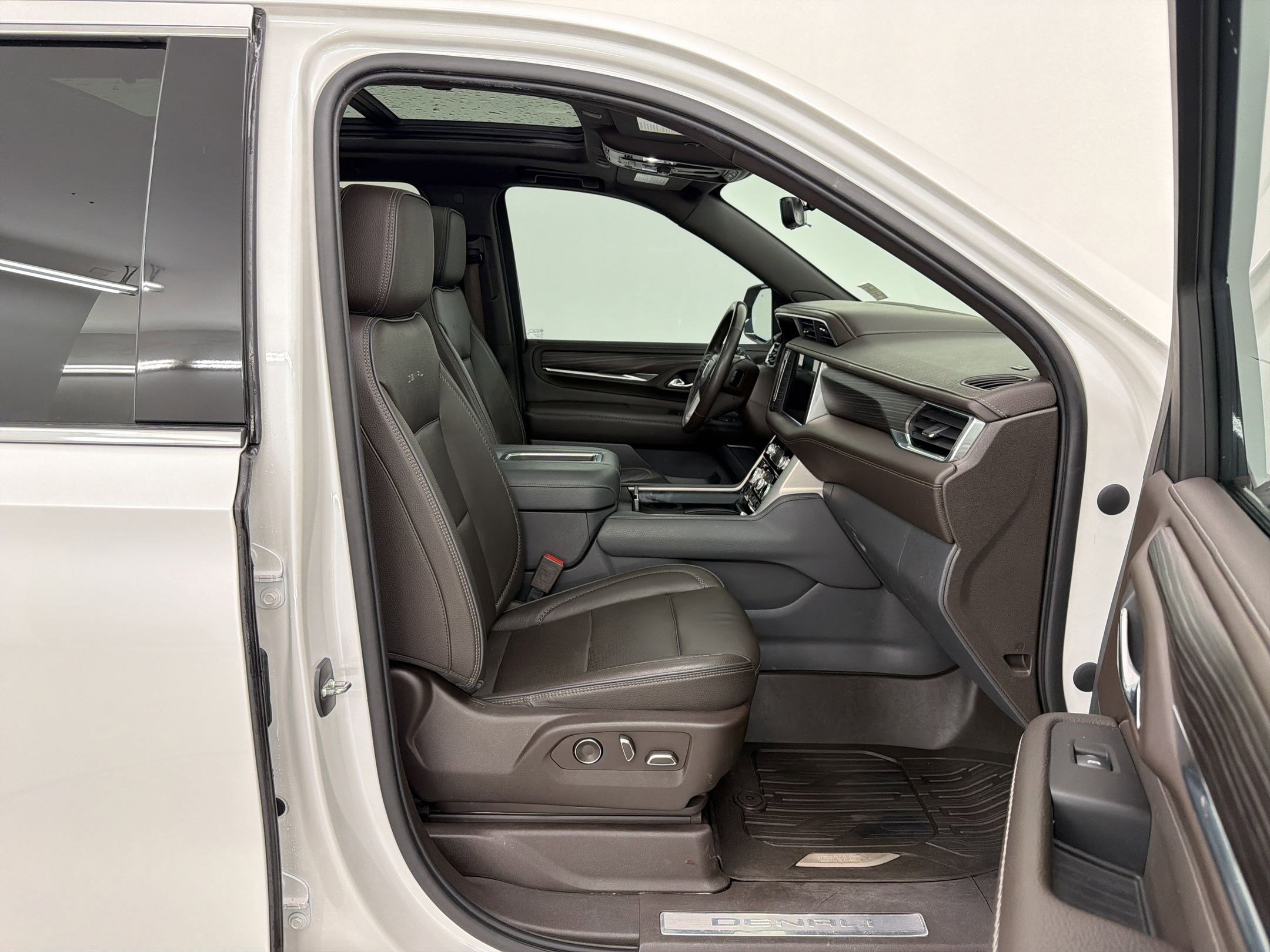 Used 2021 GMC Yukon XL Denali w/ Denali Ultimate Package RWD image 30