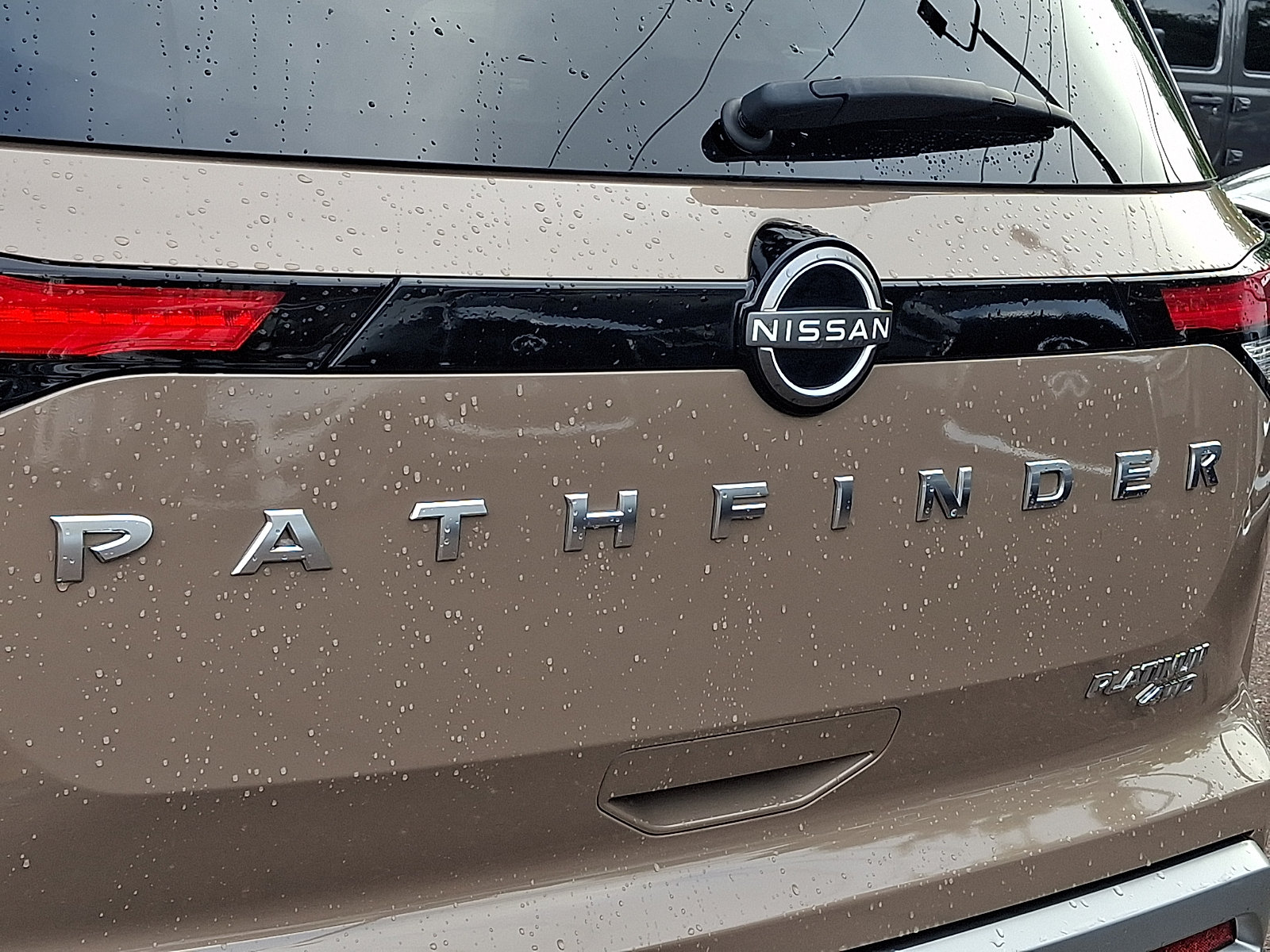 Used 2024 Nissan Pathfinder Platinum AWD/4WD image 34