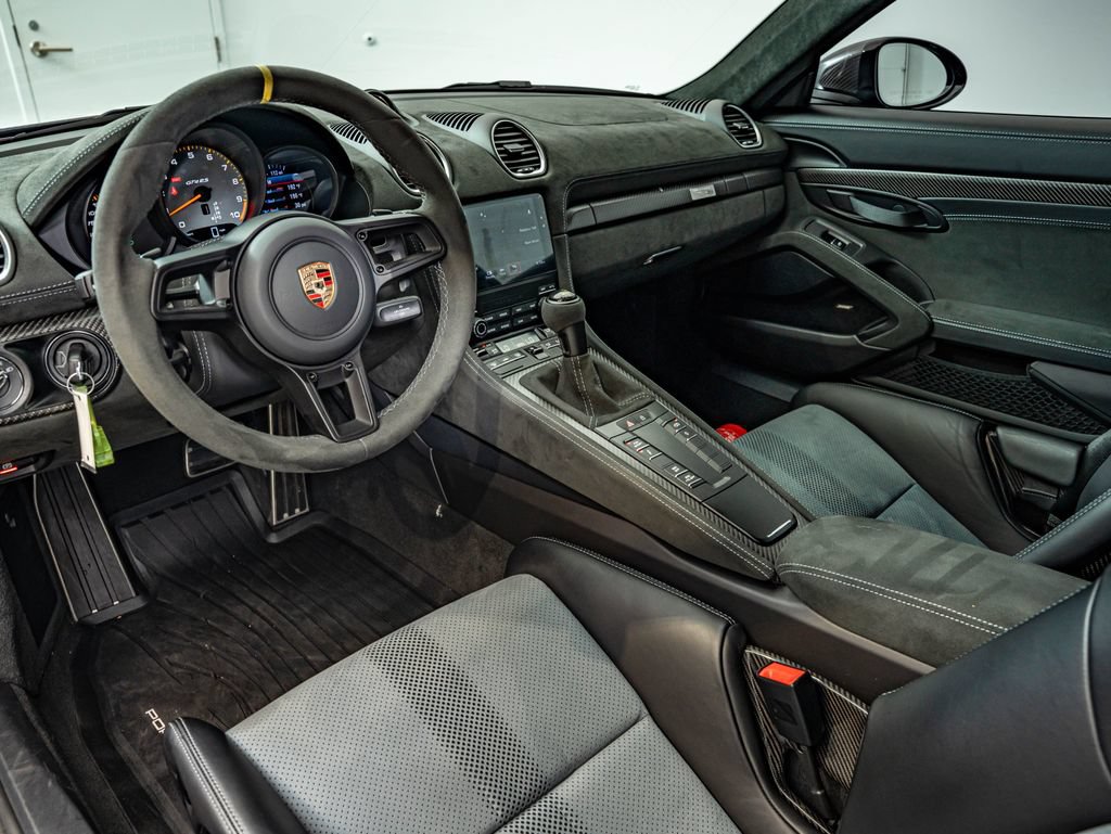 Certified 2024 Porsche 718 Cayman GT4 RS RWD image 4