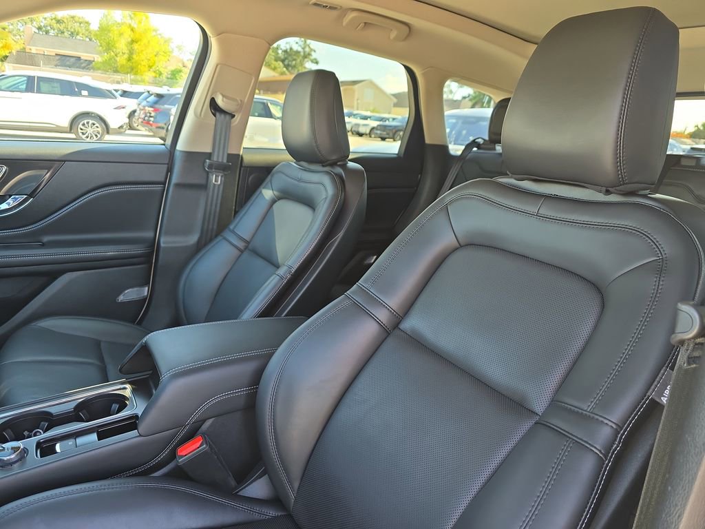 Used 2025 Lincoln Corsair AWD w/ Equipment Group 101A image 19