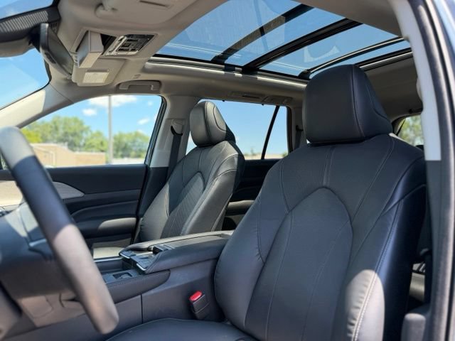 Used 2024 Toyota Grand Highlander AWD Hybrid image 17