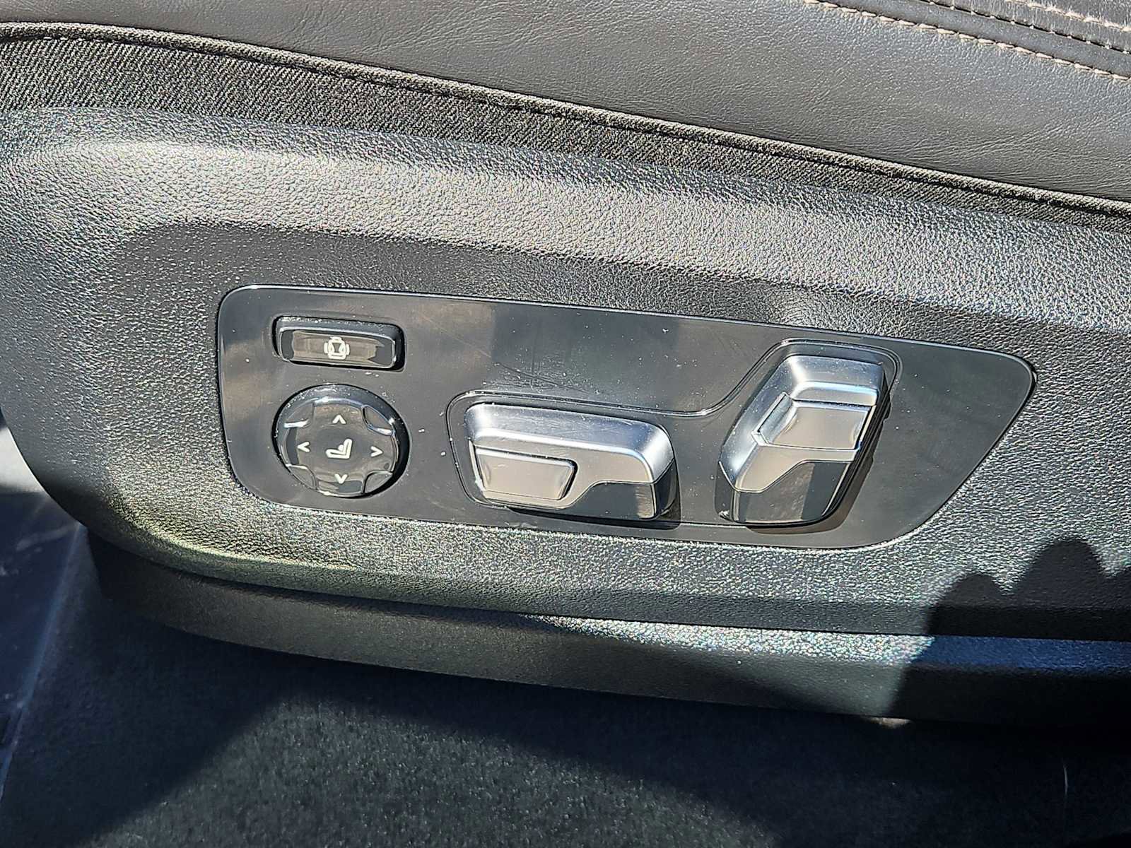 Used 2023 BMW X7 xDrive40i w/ Executive Package AWD/4WD image 18