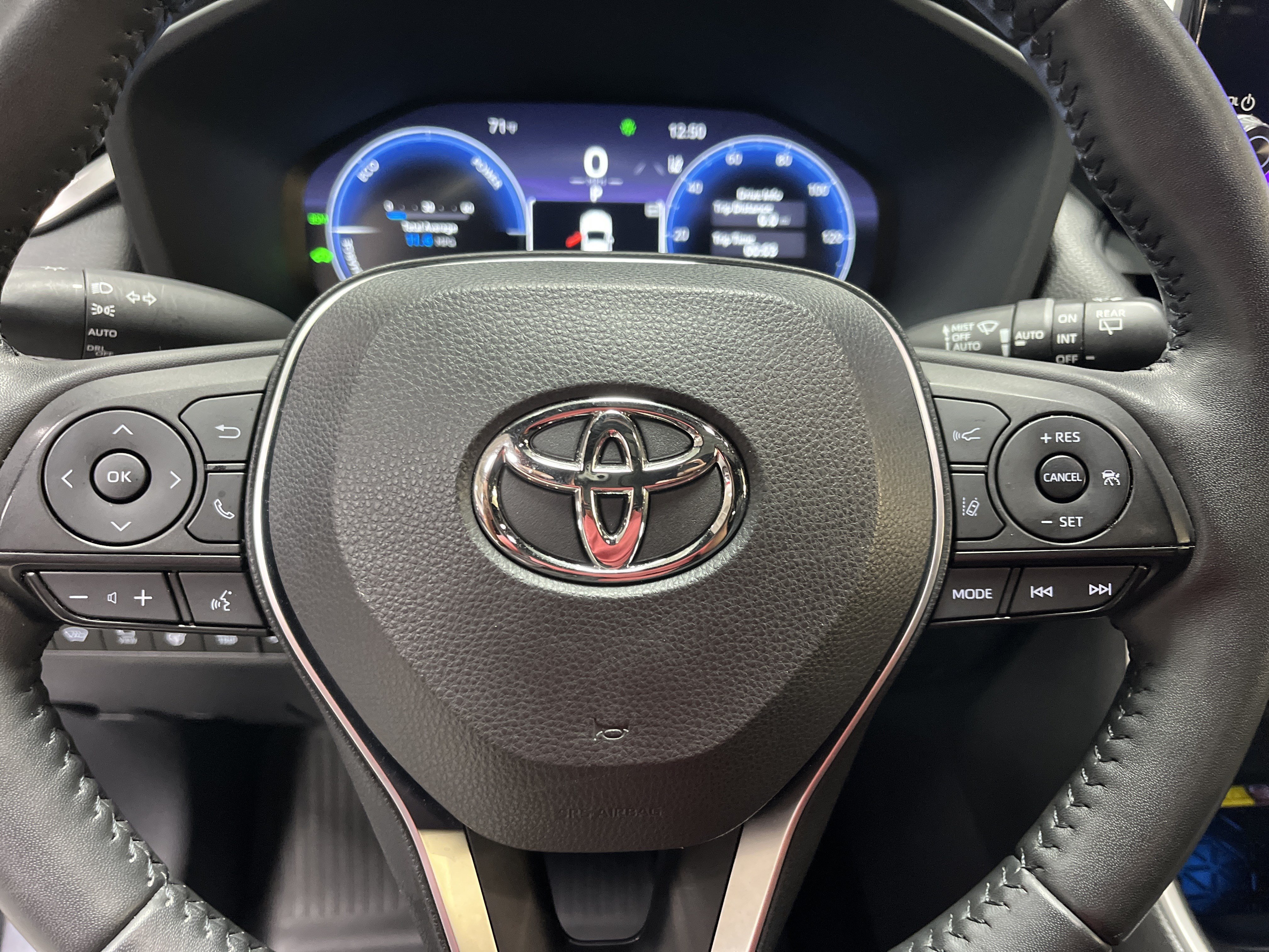 Used 2023 Toyota RAV4 XSE AWD/4WD image 18