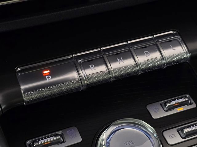 Used 2025 Lincoln Nautilus Reserve image 39