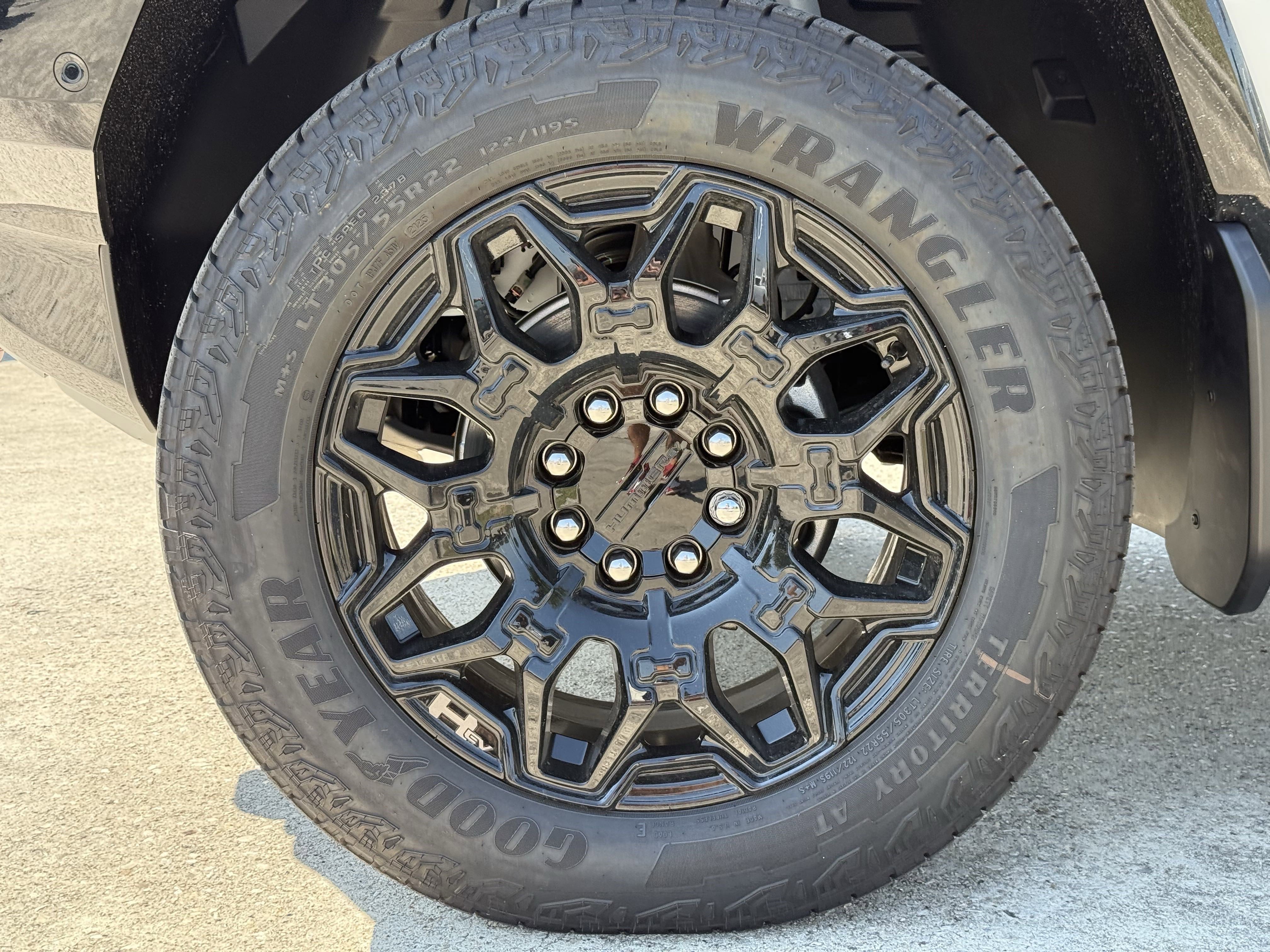 New 2025 GMC Hummer EV 2X w/ LPO, Illumination Package image 9