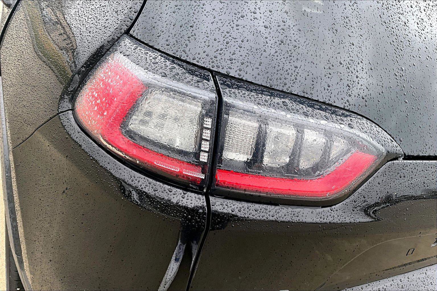 Used 2020 Jeep Cherokee Limited image 29