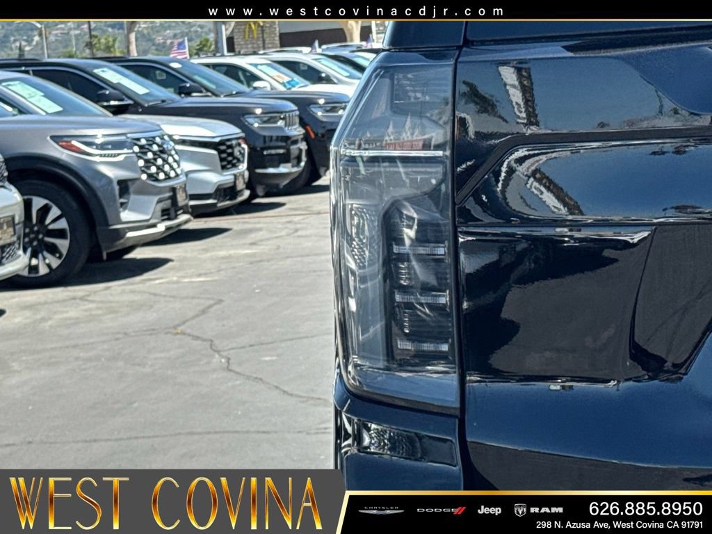Used 2025 Chevrolet Suburban Premier AWD/4WD image 15