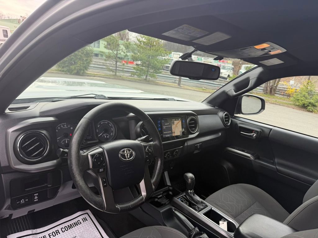 Used 2016 Toyota Tacoma TRD Sport w/ Exterior Package AWD/4WD image 16