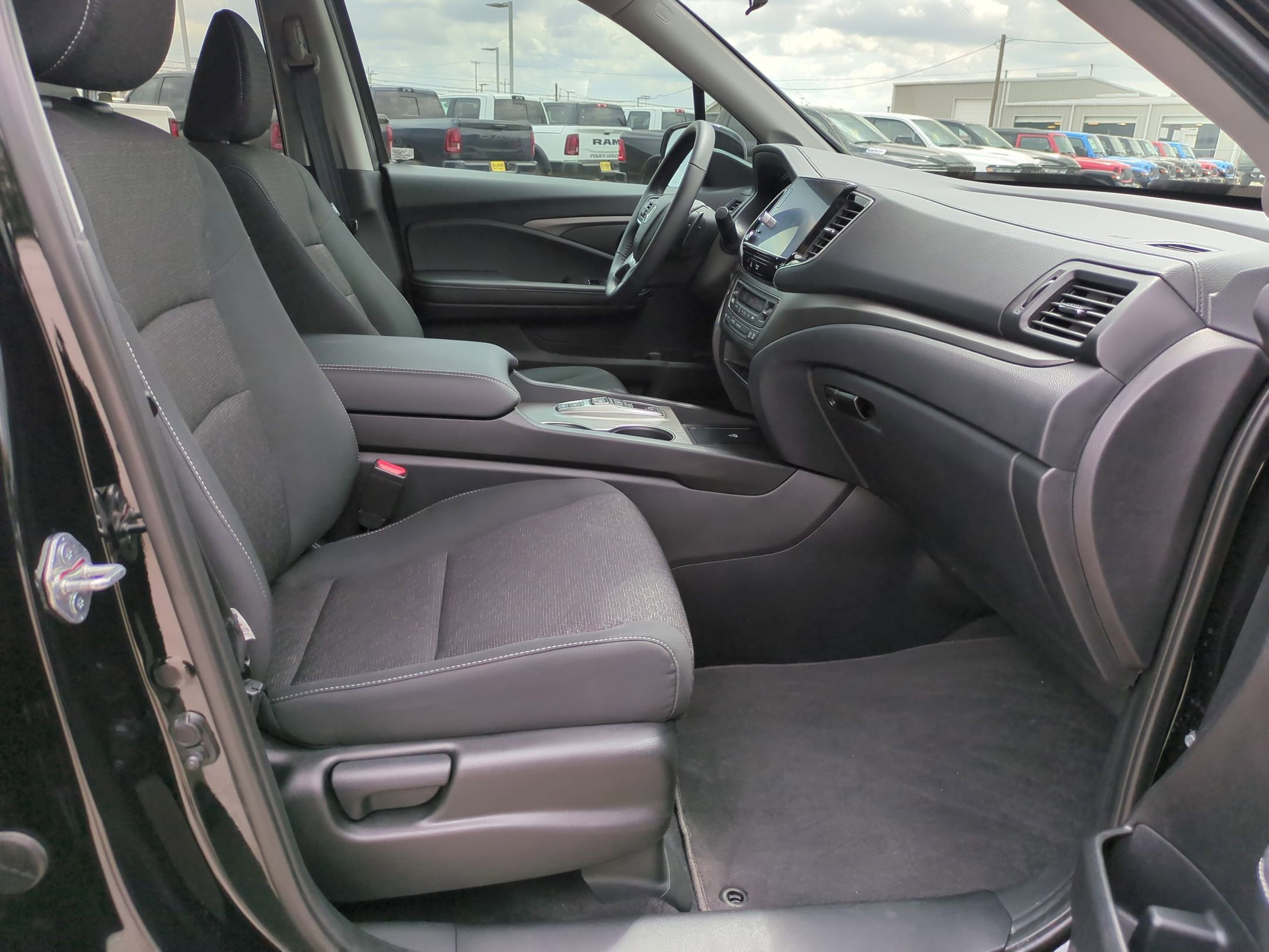 Used 2025 Honda Ridgeline Sport image 25