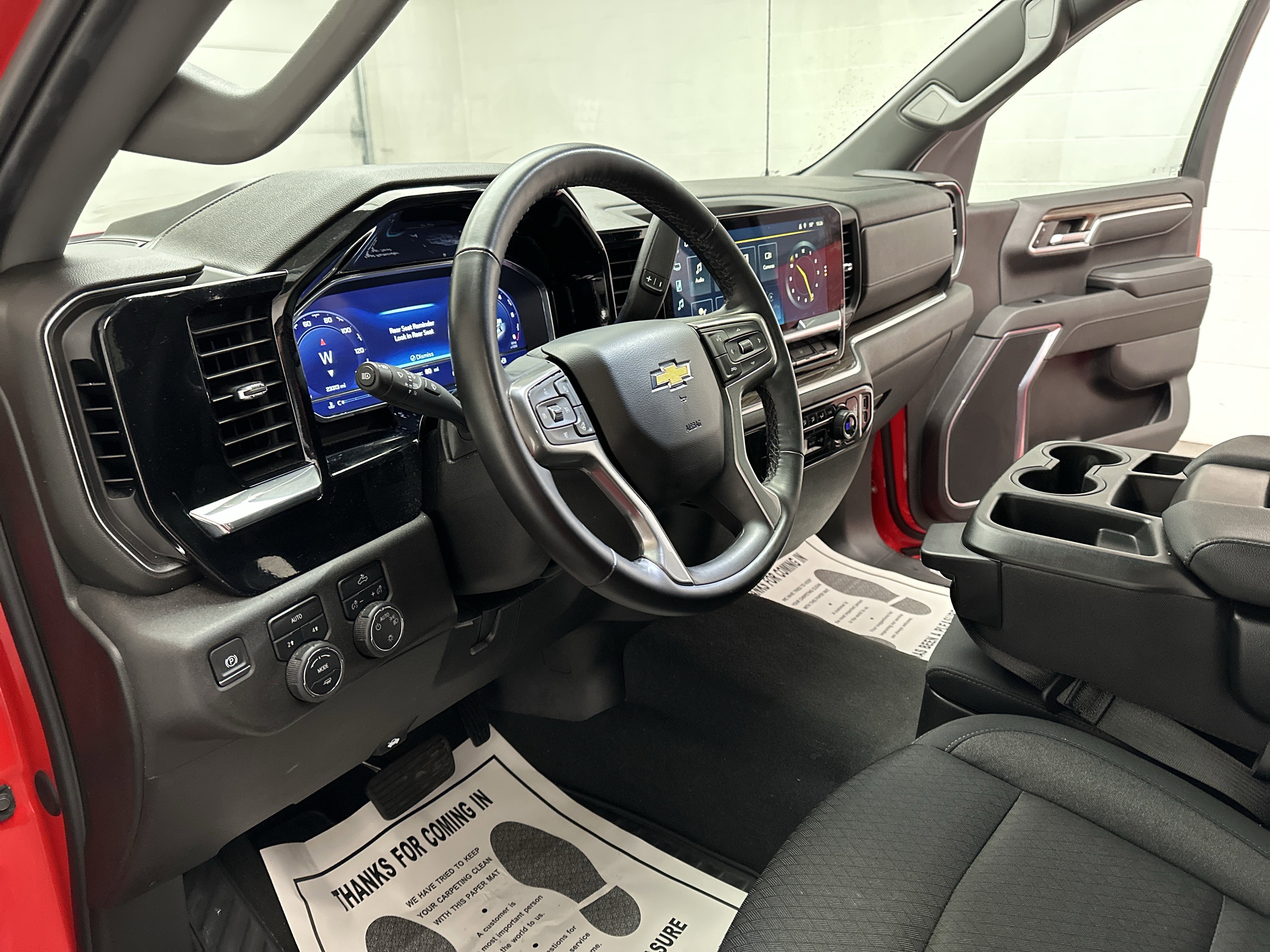Used 2024 Chevrolet Silverado 1500 LT AWD/4WD image 17