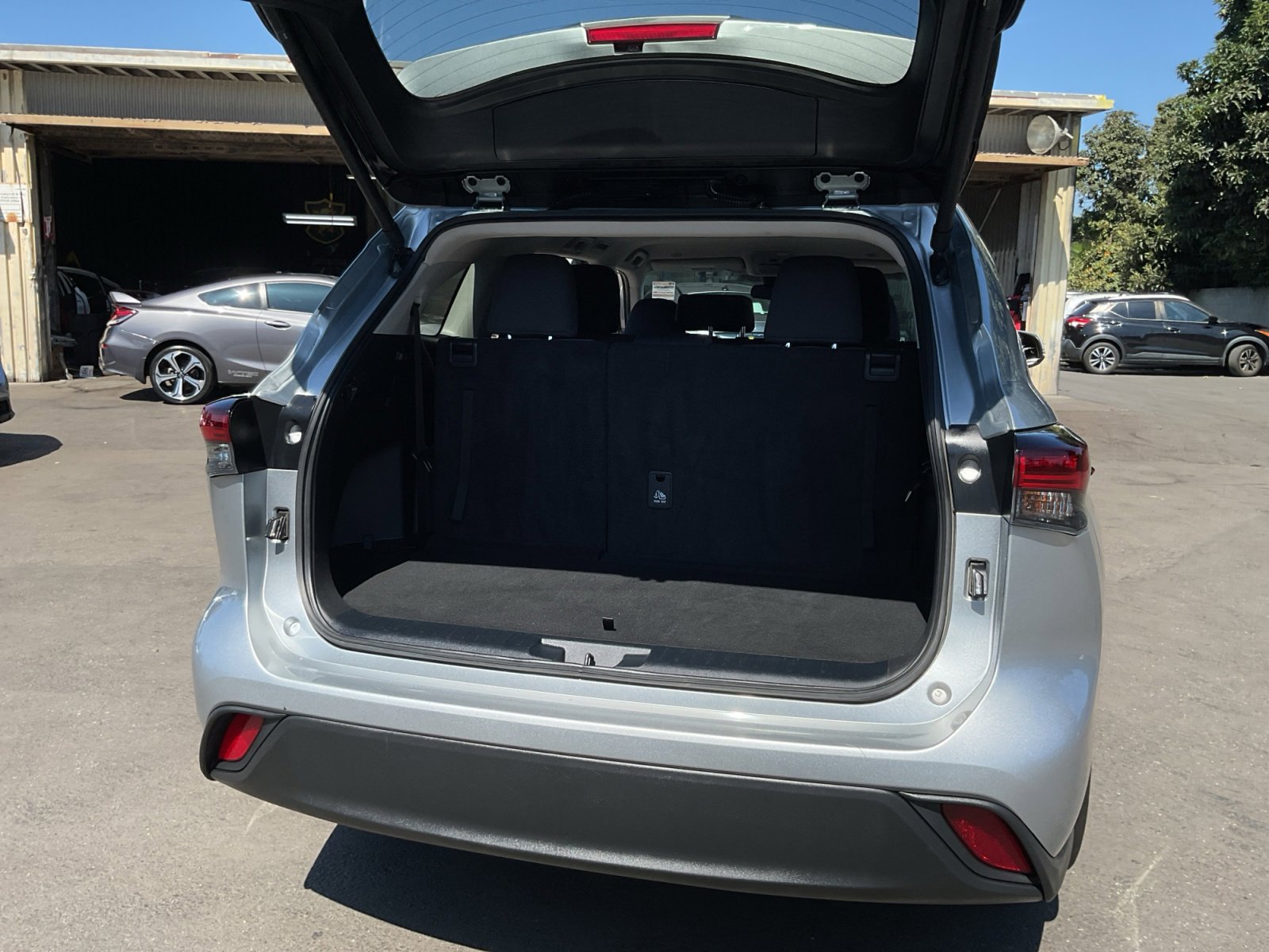 Used 2024 Toyota Highlander LE image 27