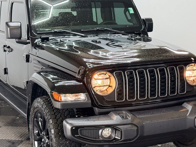 Certified 2025 Jeep Gladiator Sport AWD/4WD image 2