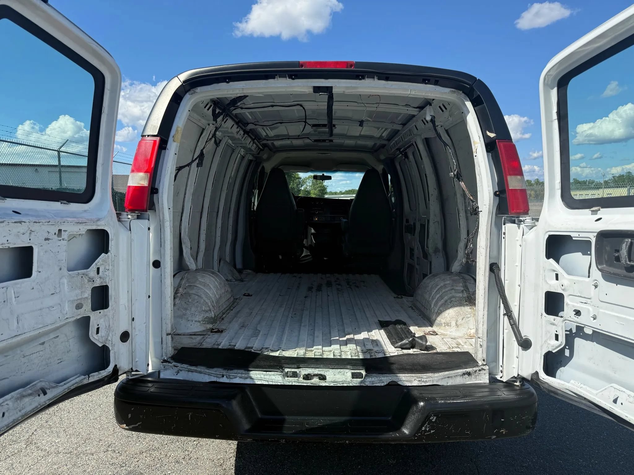 Used 2016 Chevrolet Express 2500 RWD image 63