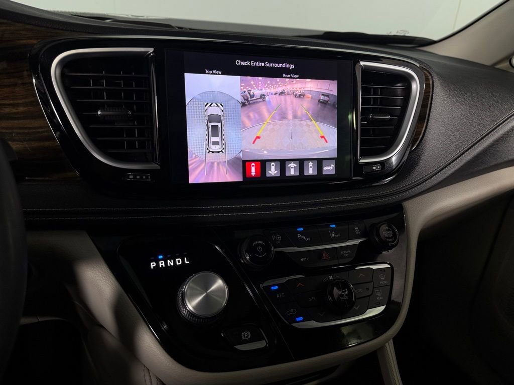 Used 2022 Chrysler Pacifica Limited image 27