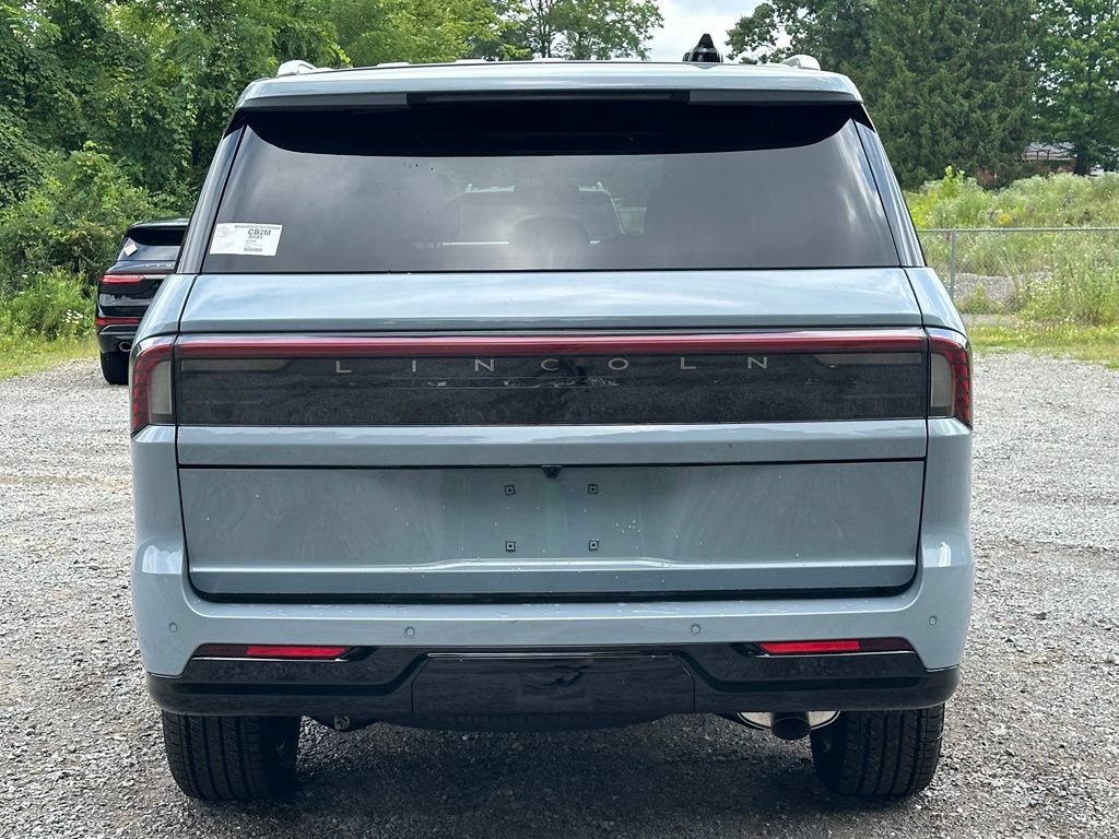 New 2027 Lincoln Navigator Reserve AWD/4WD image 4