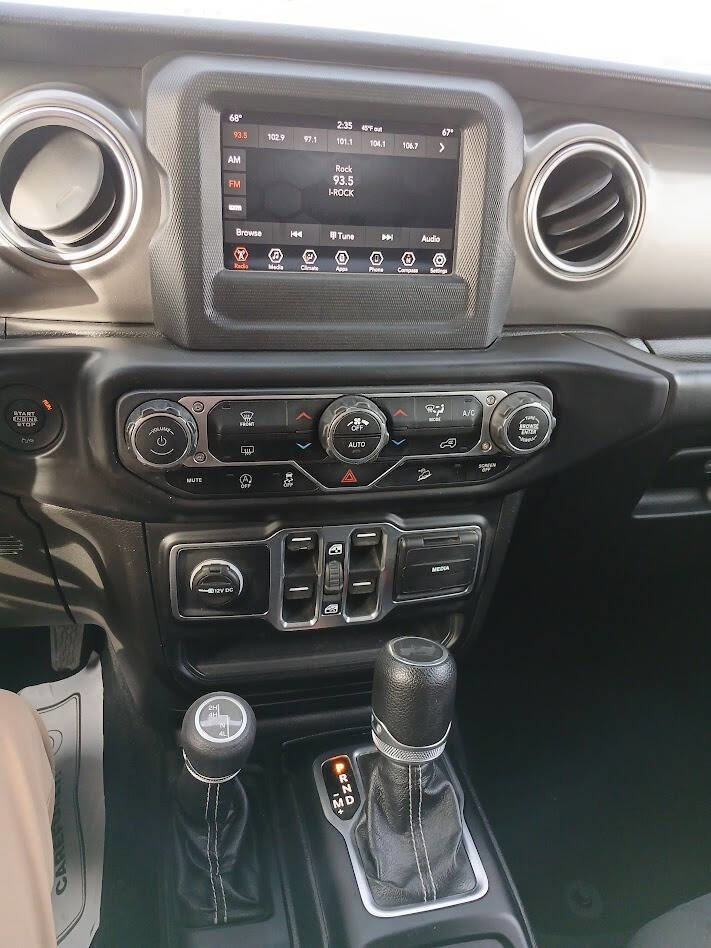 Used 2020 Jeep Wrangler Unlimited Sahara image 16