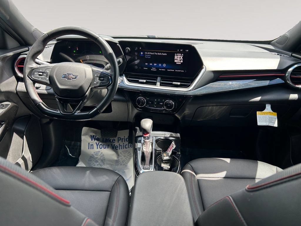 Used 2024 Chevrolet Trax RS w/ Sunroof Package FWD image 15
