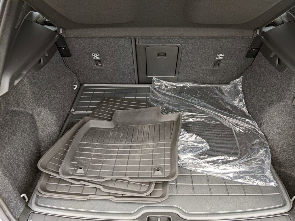 Certified 2025 Volvo XC40 B5 Ultra w/ Climate Package image 26