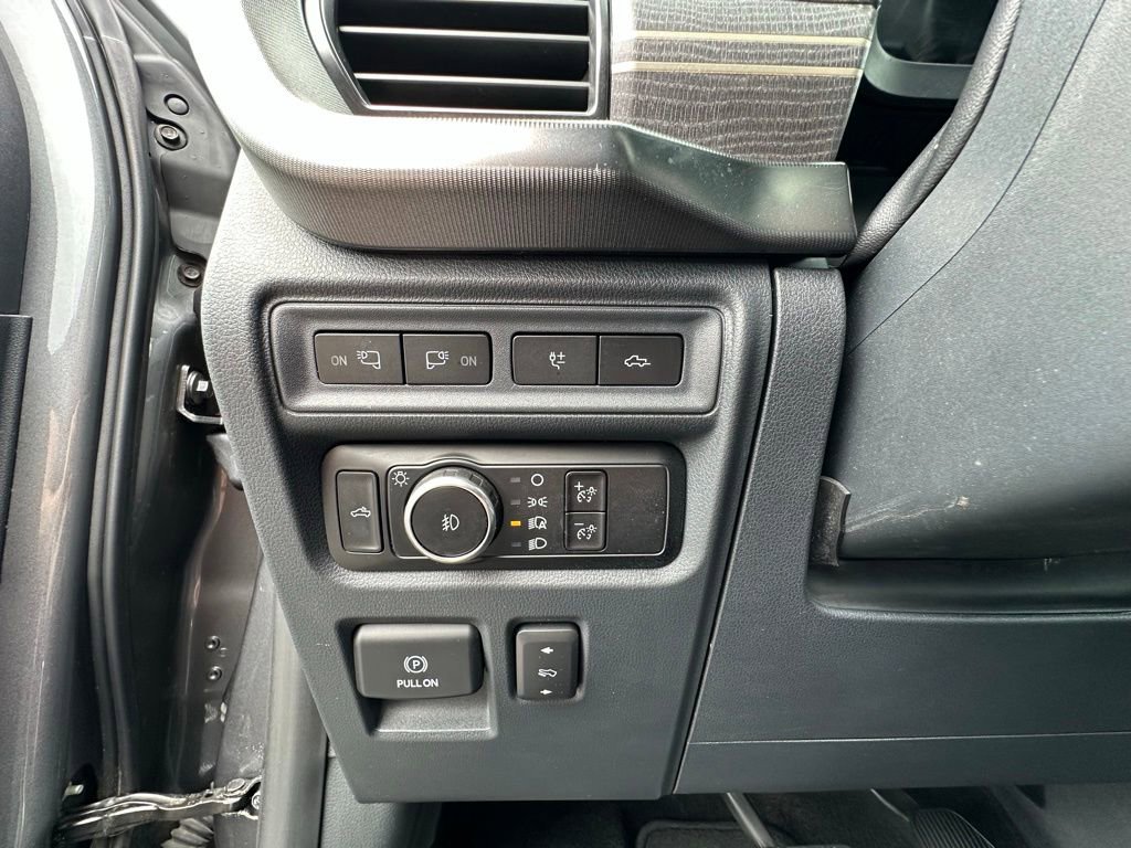 Used 2023 Ford F150 Platinum w/ FX4 Off-Road Package image 4