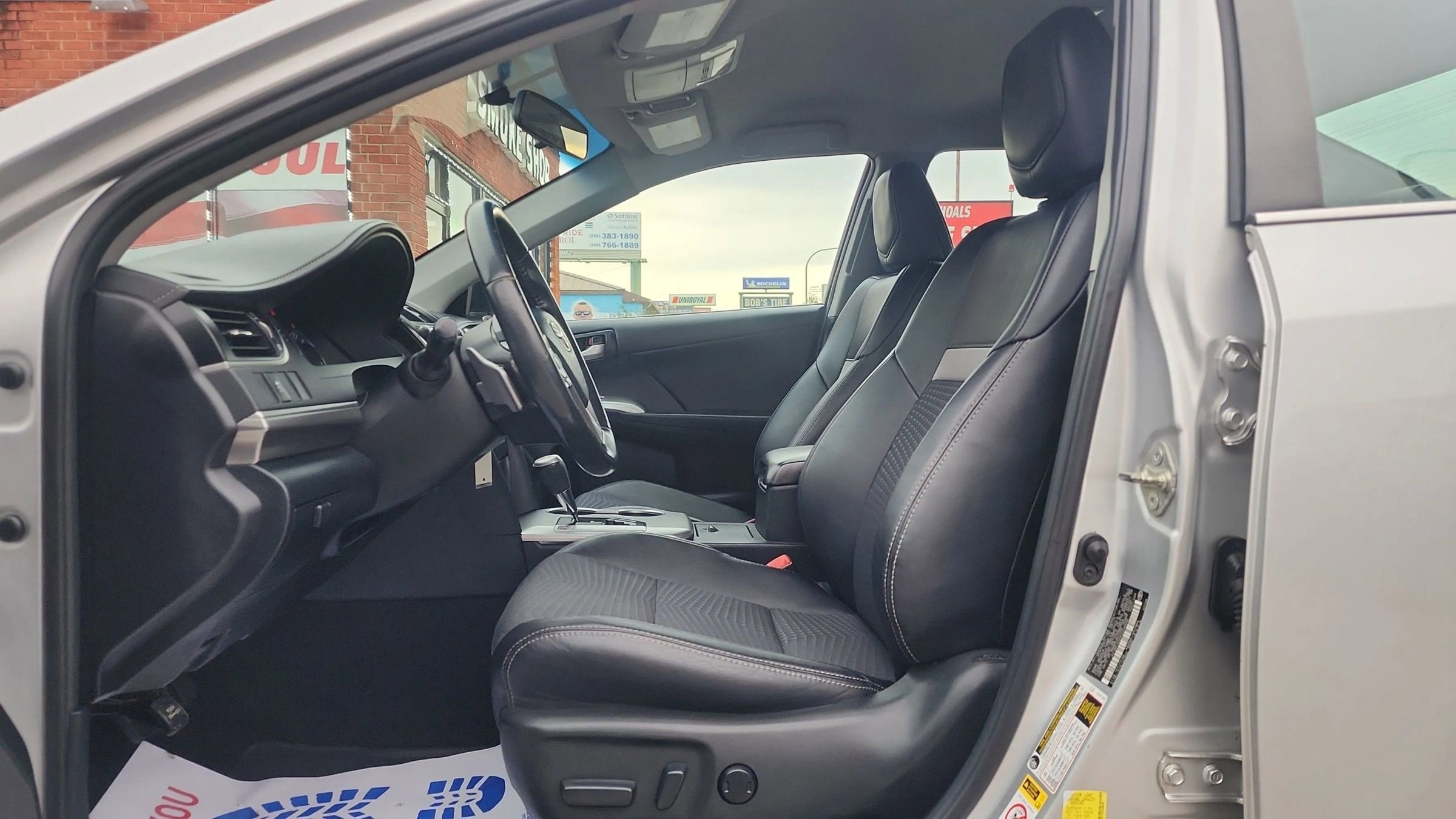 Used 2014 Toyota Camry SE image 15