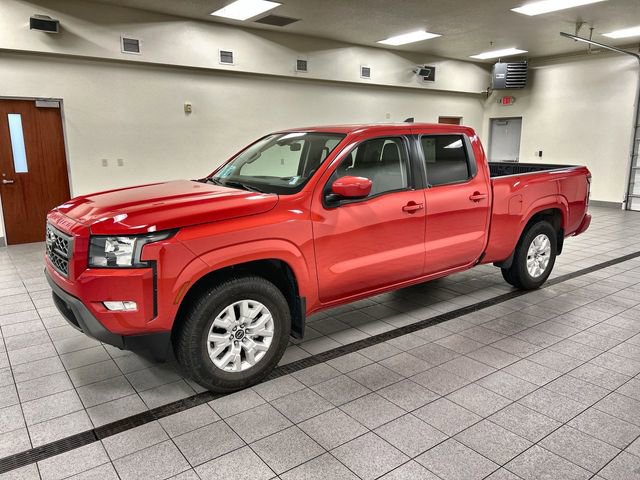 Used 2024 Nissan Frontier SV image 3