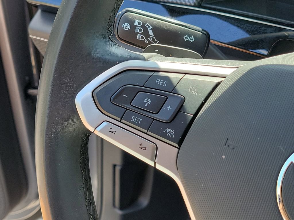 Used 2024 Volkswagen Atlas Cross Sport SEL R-Line AWD/4WD image 29