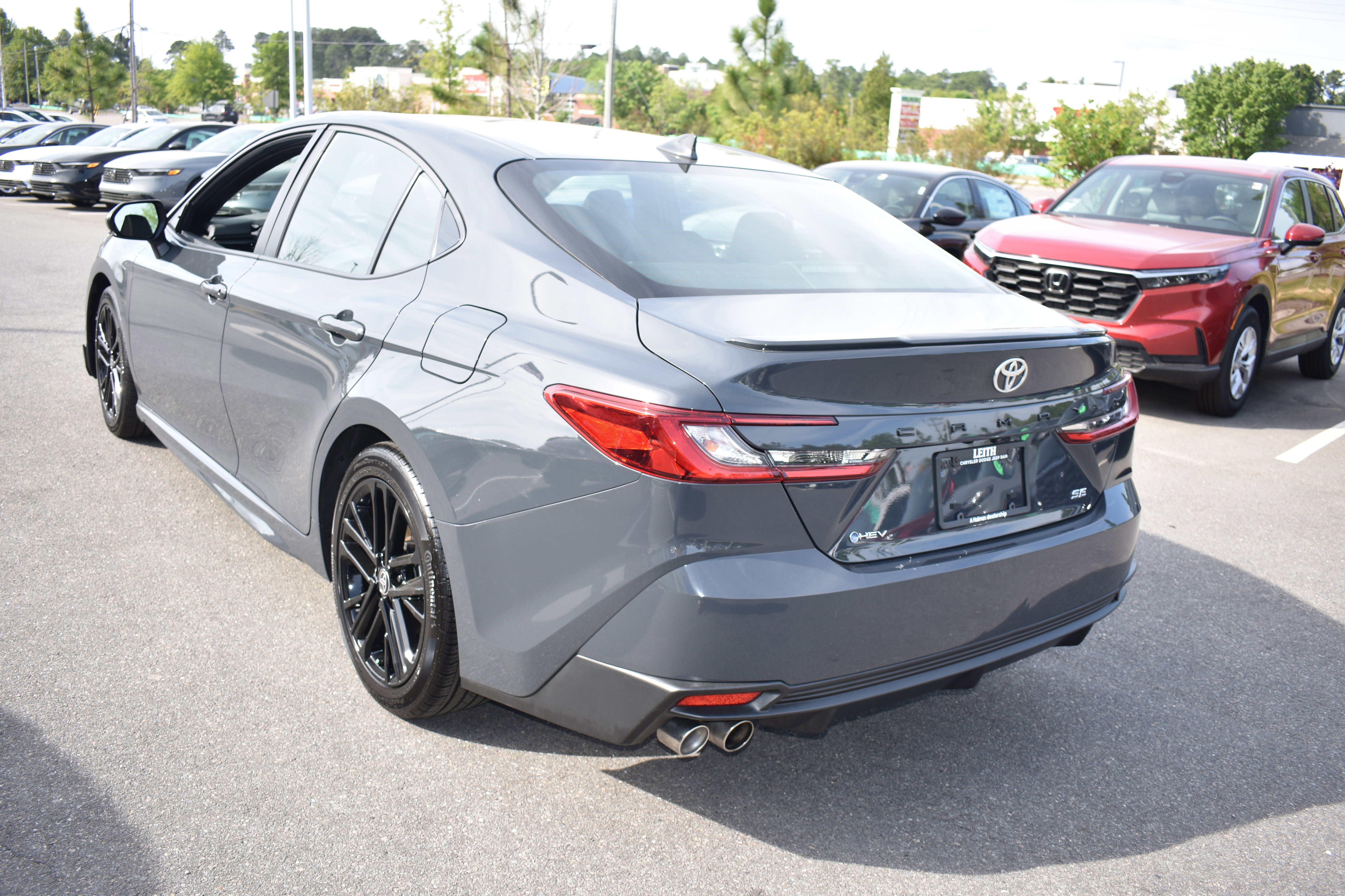 Used 2025 Toyota Camry SE image 7