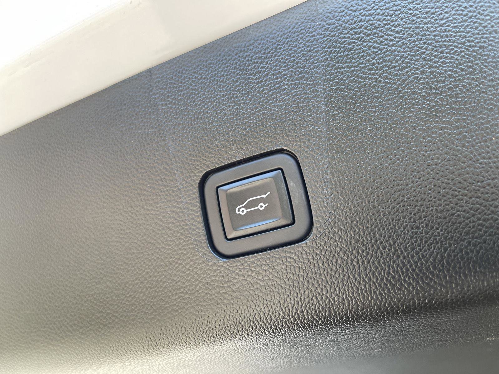 Used 2023 Chevrolet Traverse LT w/ LPO, Floor Liner Package FWD image 47