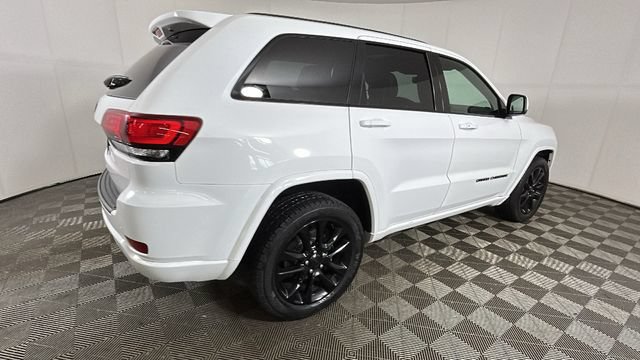 Used 2020 Jeep Grand Cherokee Altitude AWD/4WD image 2