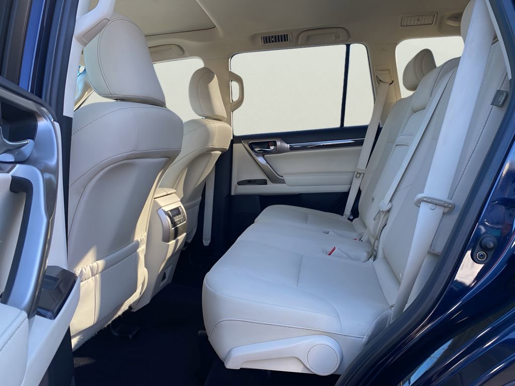 Used 2020 Lexus GX 460 Premium w/ Premium Package image 16