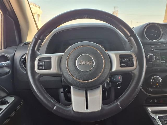 Used 2017 Jeep Compass Latitude FWD image 19