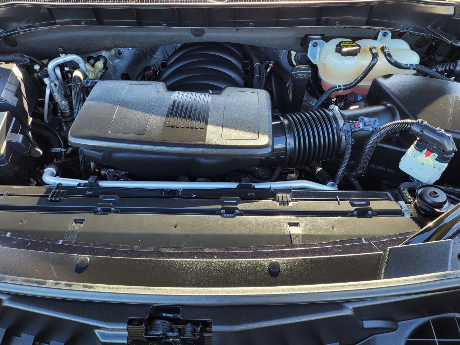 Used 2024 Chevrolet Suburban LT image 28