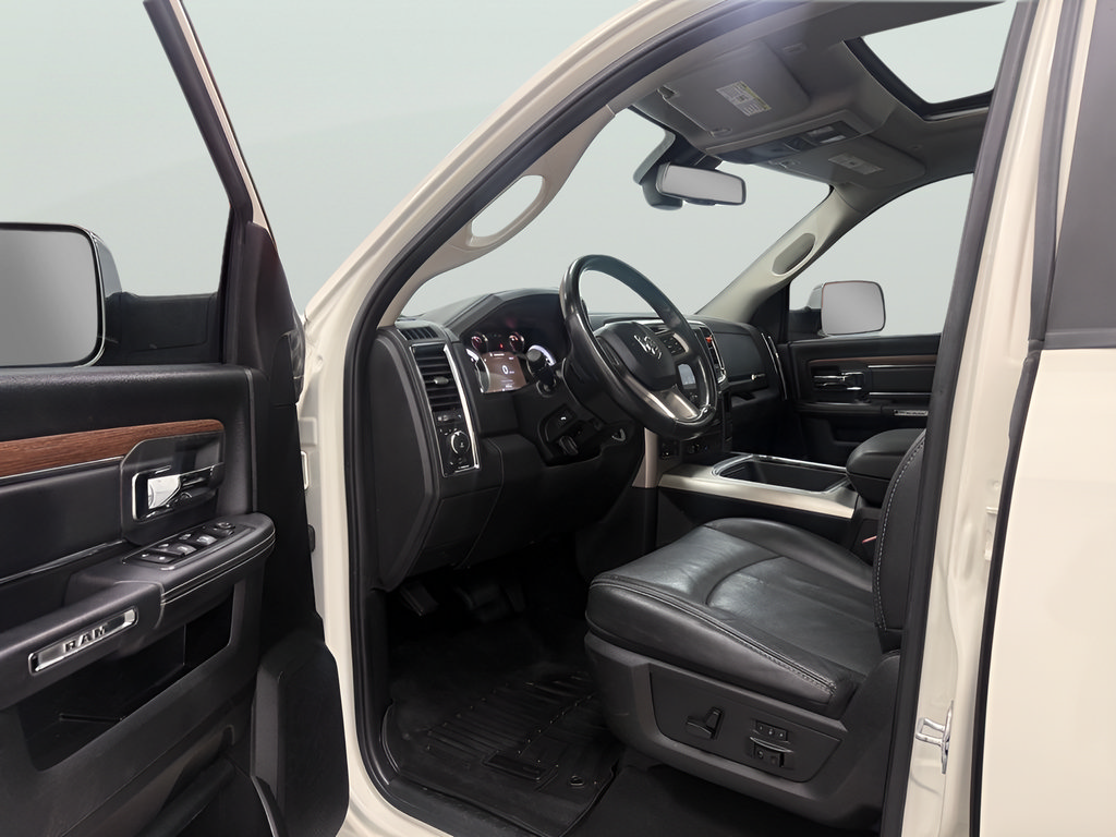 Used 2017 RAM 1500 Laramie w/ Convenience Group AWD/4WD image 9