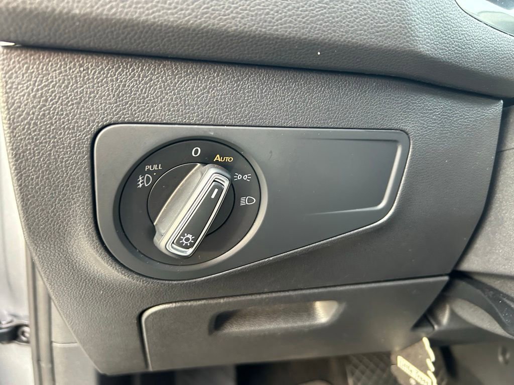 Used 2020 Volkswagen Tiguan SEL FWD image 19