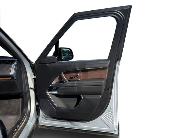 Used 2025 Land Rover Range Rover SE image 24